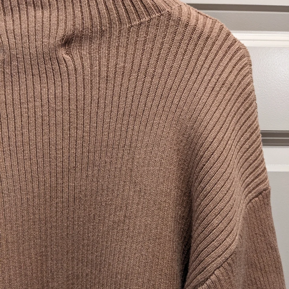 Moodie mock neck balloon sleeve sweater- size large
